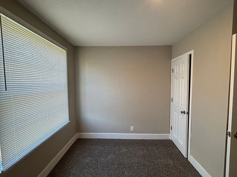 808 Jane Dr — Photo 7