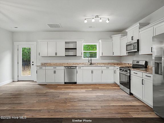 3rd image of 504 Saratoga Road