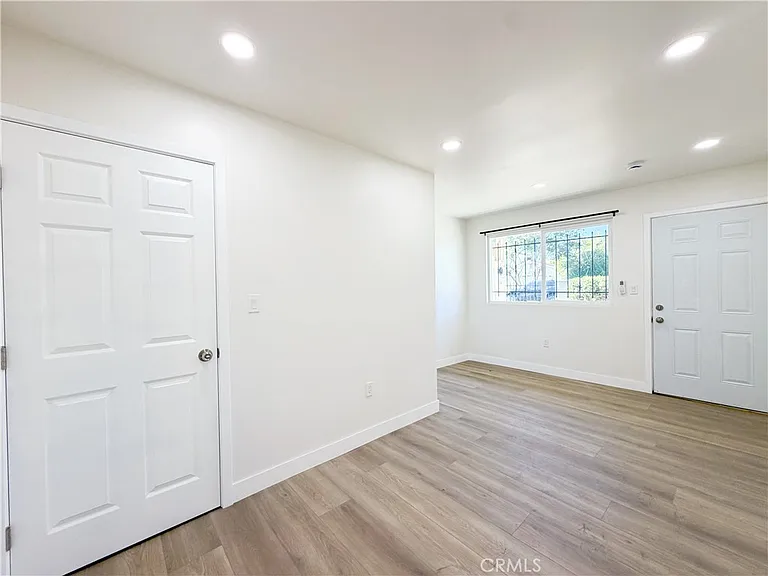 320 E Marshall St #B — Photo 15