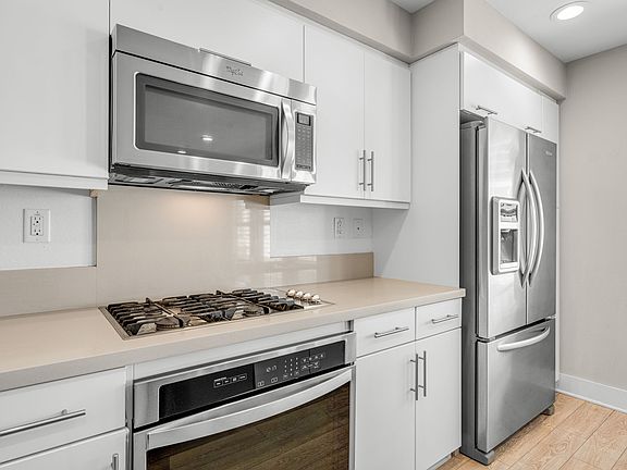 Kitchen with gas cooking