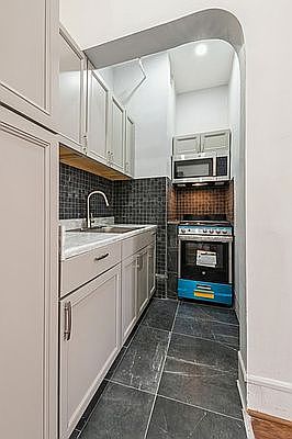 5th image of 670 Saint Marks Ave APT 6