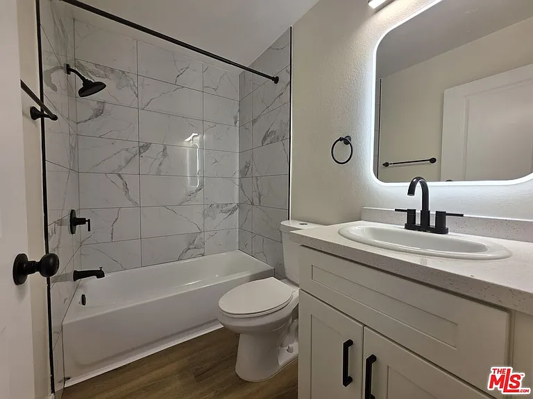 535 W 4th St #110 — Photo 26
