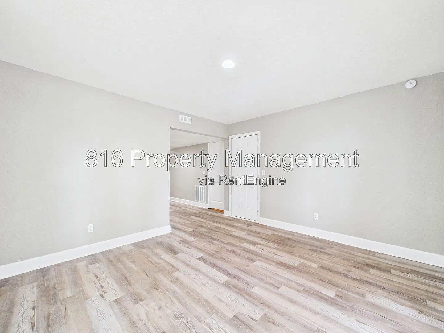 3 bed, 1.0 bath, $1,075 — Photo 2
