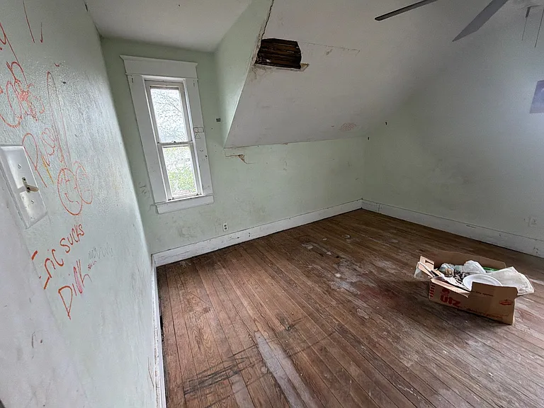 805 S Hickory St — Photo 12