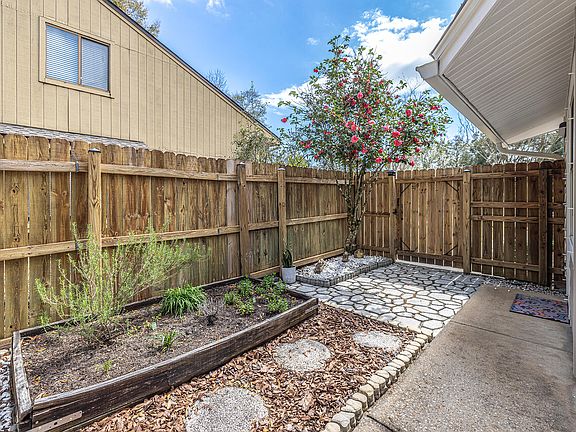 5th image of 211 Bayberry Dr