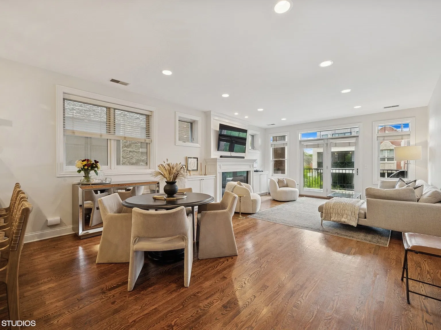 2 bed, 1600 sqft, $5,200 — Photo 2
