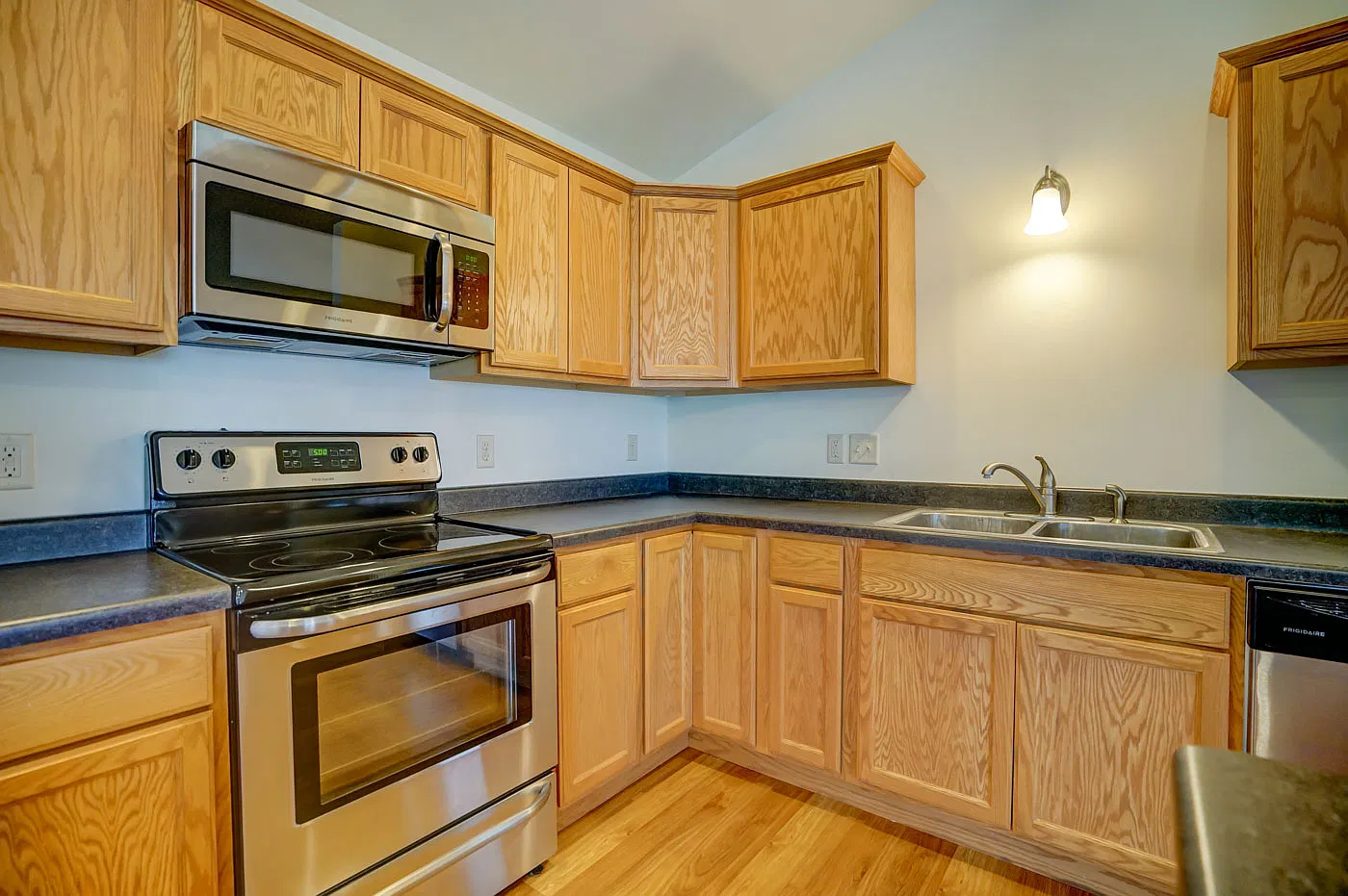 3 bed, 1450 sqft, $2,299 — Photo 1