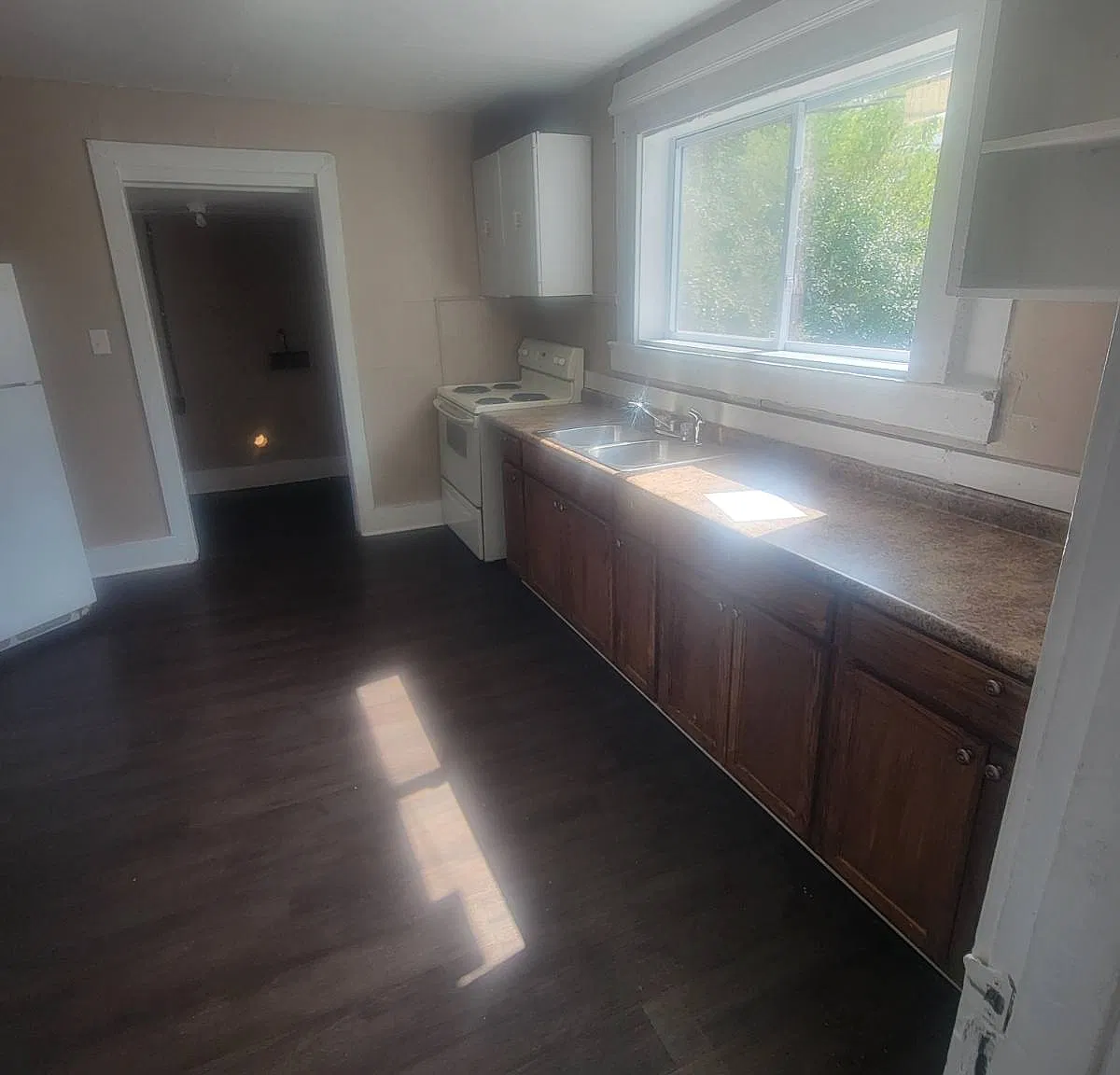 2 bed, 1000 sqft, $1,100 — Photo 3