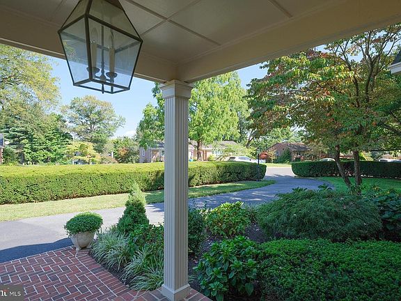 3rd image of 19715 Meadowbrook Rd