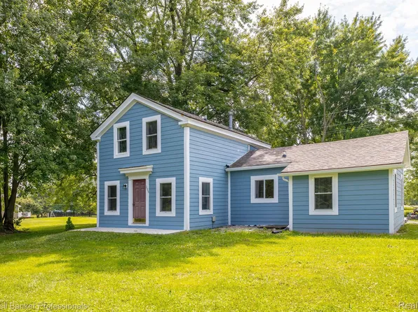 205 N Kellogg Rd, Howell, MI 48843