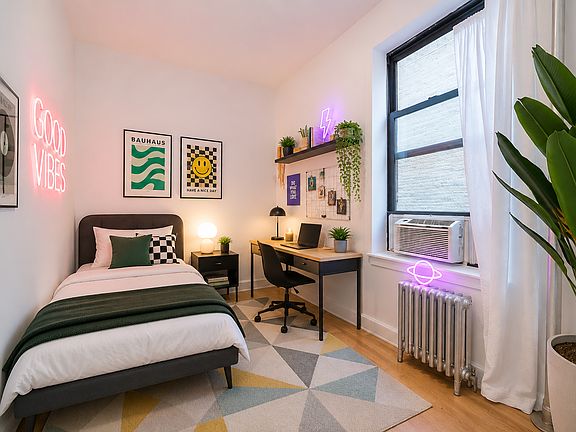 3rd image of 70 W 109th St APT 1