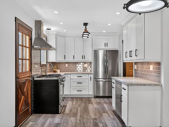 4th image of 35 Townsend Ave