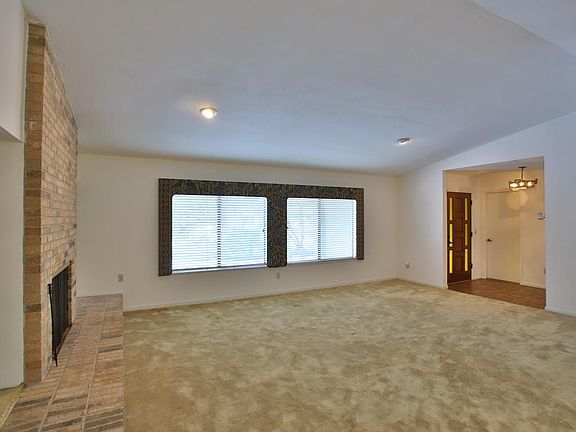 5th image of 128 Sand Pine Pl