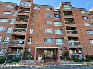 600 Naples Ct APT 103, Glenview, IL 60025