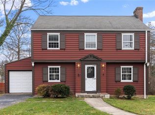 6 Middlefield Dr, West Hartford, CT 06107