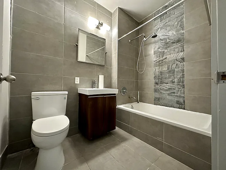 564 De Kalb Ave #109 — Photo 8