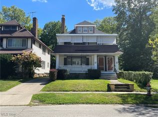 885 Helmsdale Rd, Cleveland Heights, OH 44112