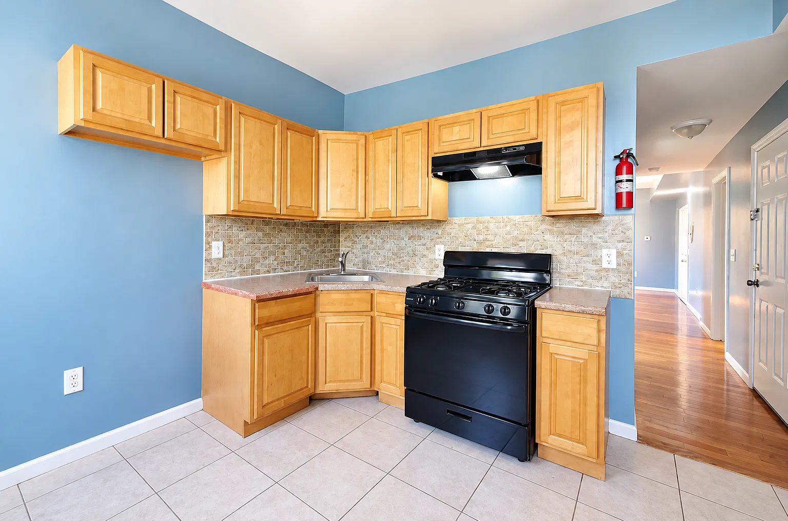 3 bed, 2.0 bath, 800 sqft, $2,200 — Photo 1