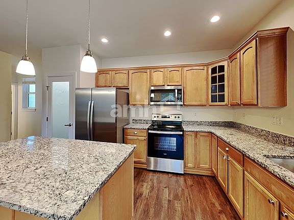3rd image of 1607 182nd St E