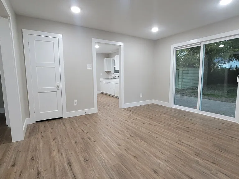 509 Medill St — Photo 17