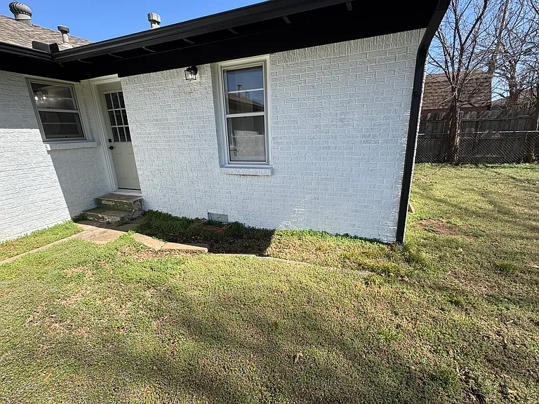1522 Oxford Way — Photo 18