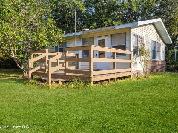6821 Josie St, Ocean Springs, MS 39564