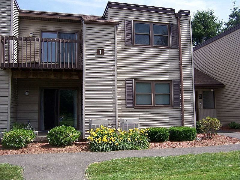 1st image of 107 Twin Circle Dr