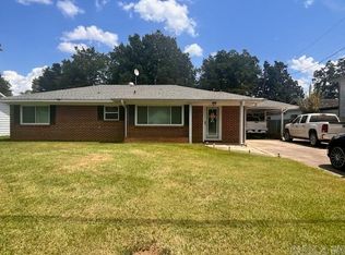 110 N Van Buren St, Dewitt, AR 72042