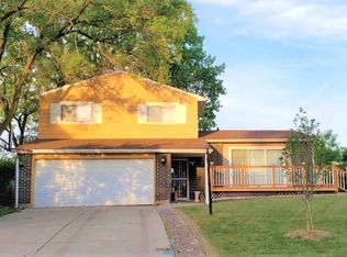 8825 Robin Ct, Hickory Hills, IL