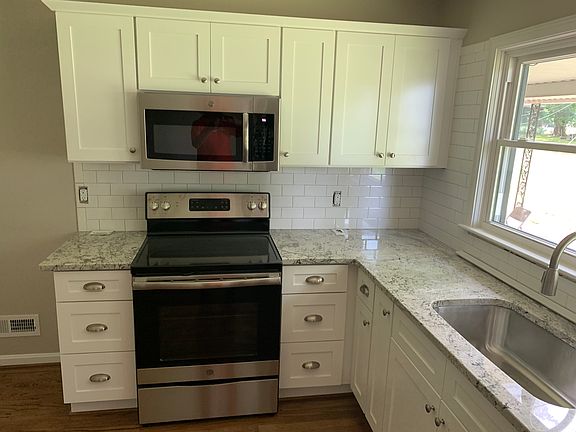 3rd image of 10014 Silverwood Ln