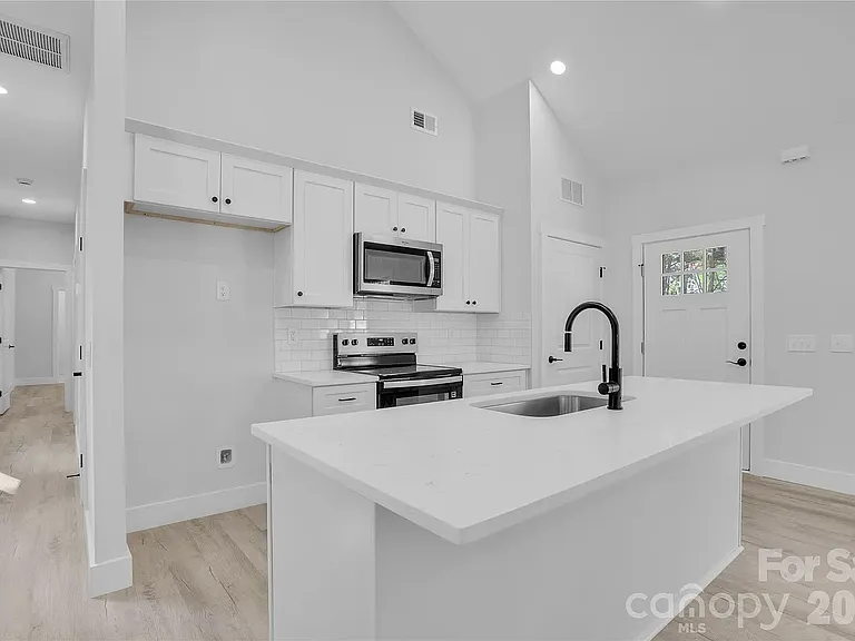 3425 Mission Dr — Photo 9