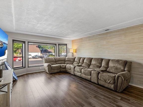 4th image of 1882 Filmore Dr