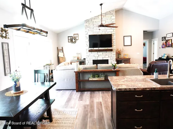 1111 Mountain Meadow Ave, Pinedale, WY 82941