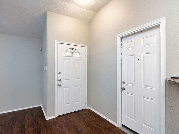 4th image of 200 Caprock Dr
