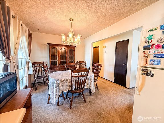 5th image of 222 W Nelson Road