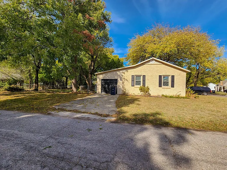 1002 Overland Ct — Photo 17