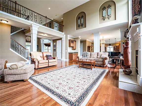 3rd image of 7528 Stockwood Dr
