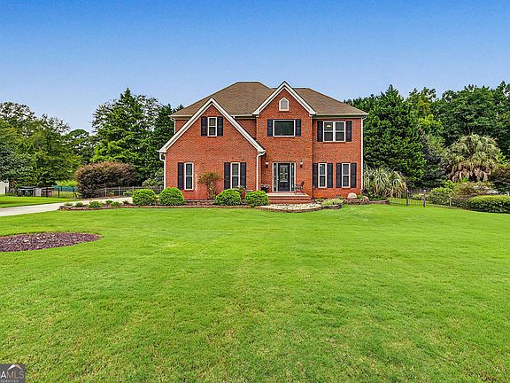 2nd image of 140 Farr Lake Dr