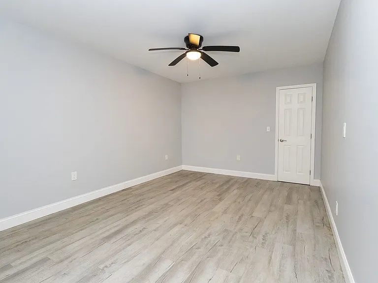 405 Dempsey Ln — Photo 20