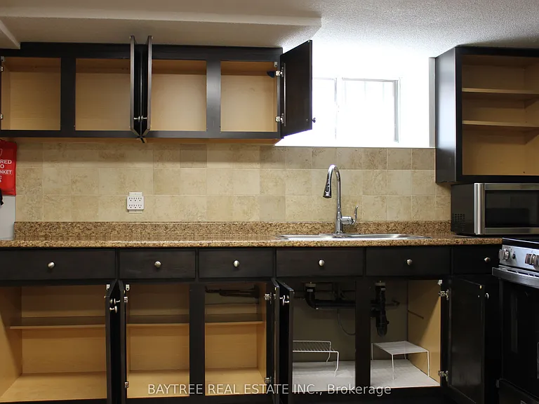 57 Carus Ave #LOWER — Photo 6