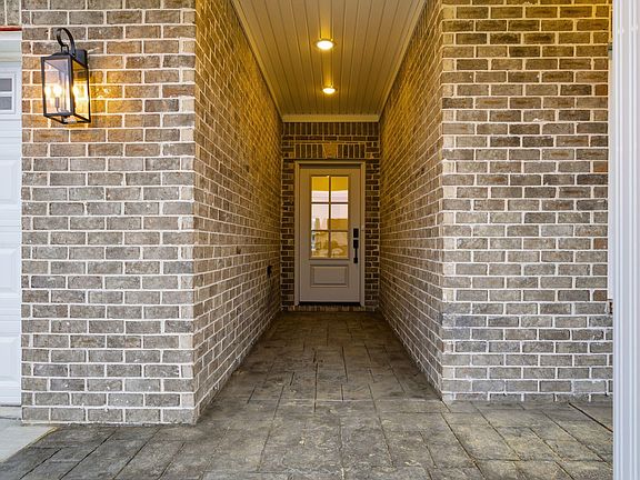 3rd image of 403 Cheyenne Ct