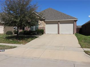 976 Preakness Dr, Grand Prairie, TX 75051