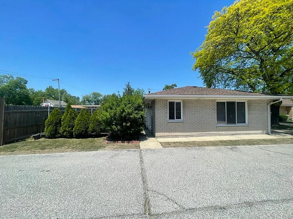 1st image of 308 N Rochester Rd APT 1