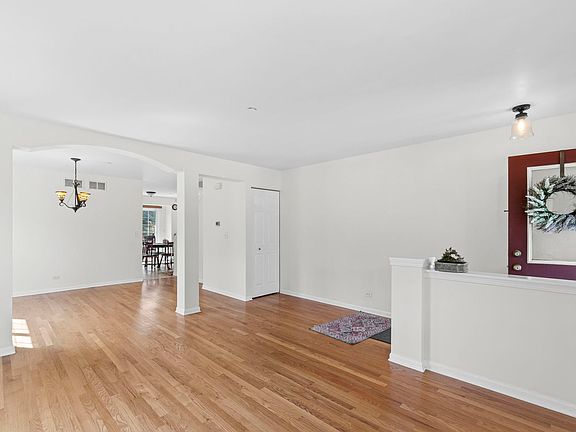 3rd image of 1190 Bloomfield Dr