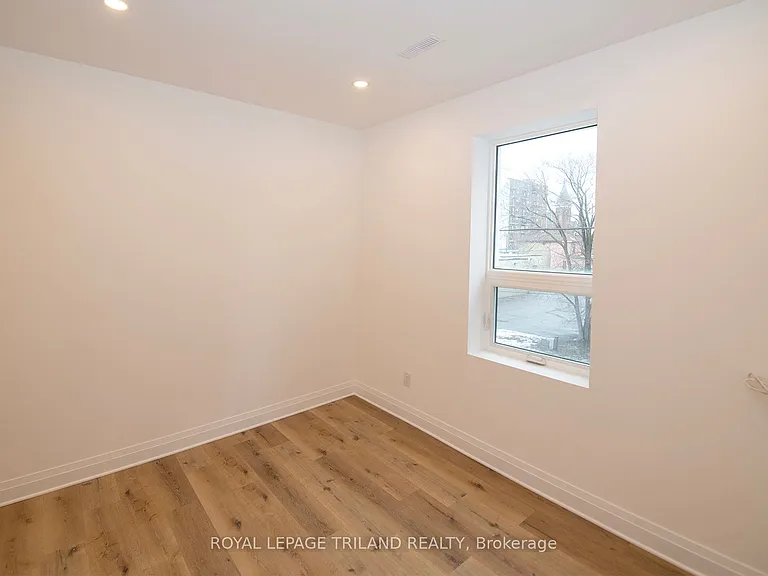 425 Dundas St #201 — Photo 16