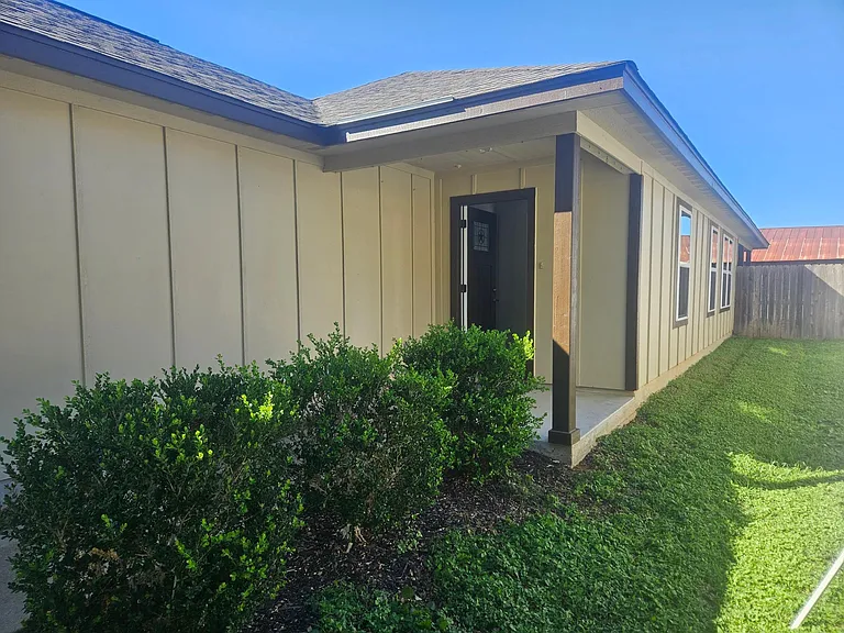 2608 Alamo St — Photo 4