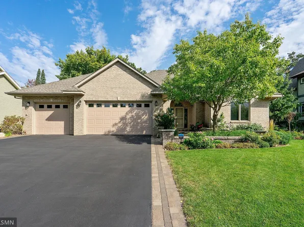 221 Dahlia St, Mahtomedi, MN 55115