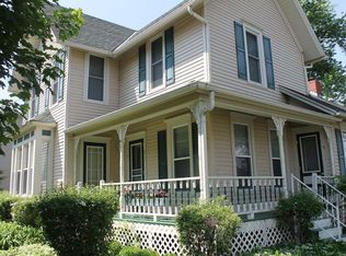 9711 Main St APT B, Hebron, IL 60034