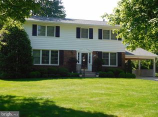 1701 Pebble Beach Dr, Vienna, VA 22182