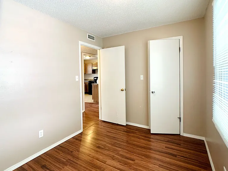 717 S 13th Ave — Photo 5